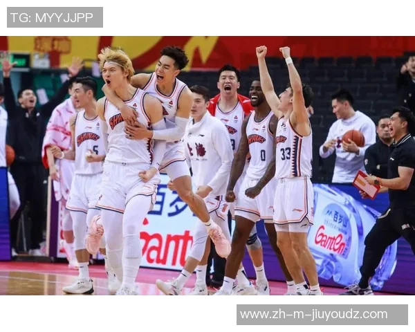 CBA联赛精彩对决北京队迎战青岛队争夺季后赛席位